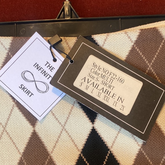 APPARALEL Infinity Skirt (size small) - Picture 3 of 3